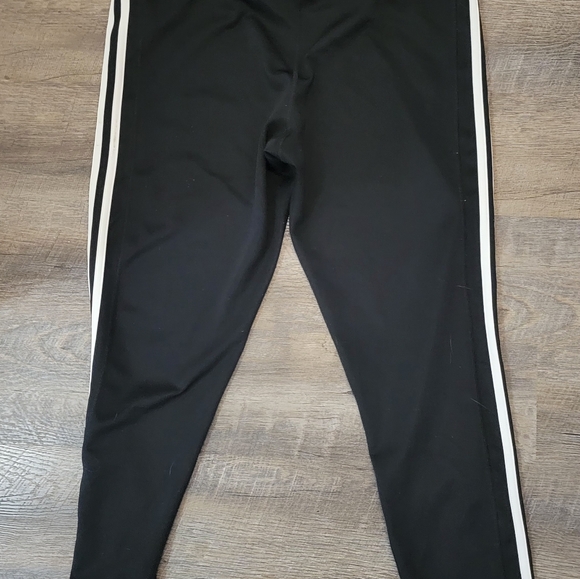 Adidas Black and White Leggings with Classic Stripes - Picture 2 of 4